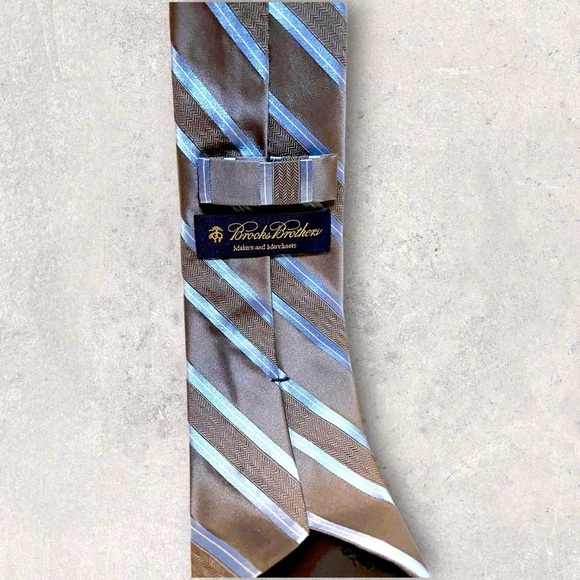 Classic Brooks Brothers Silk Striped Rep Tie Gray and Blue - Picture 3 of 3